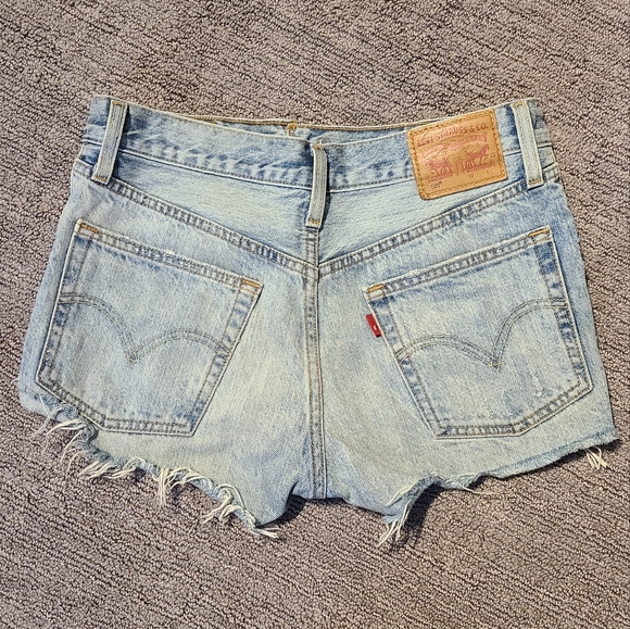 Levi's 501 Denim Shorts - Picture 3 of 5